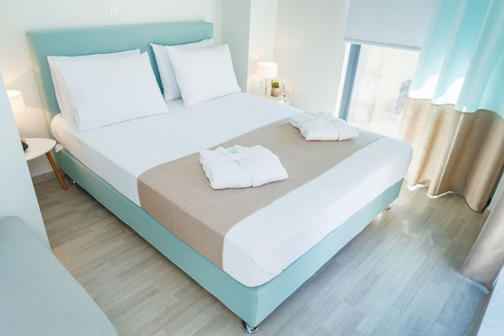 Tins Hotel City Deluxe Queen Suite, City View 2