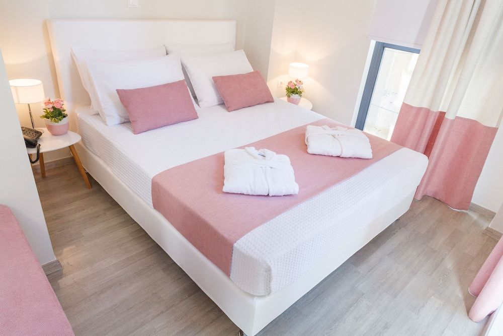 Tins Hotel City Deluxe Queen Suite, City View 6