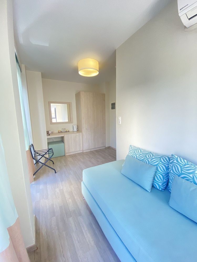 Tins Hotel City Deluxe Queen Suite, City View 15