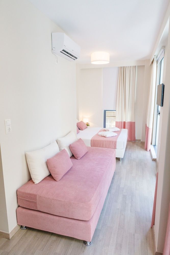 Tins Hotel City Deluxe Queen Suite, City View 4