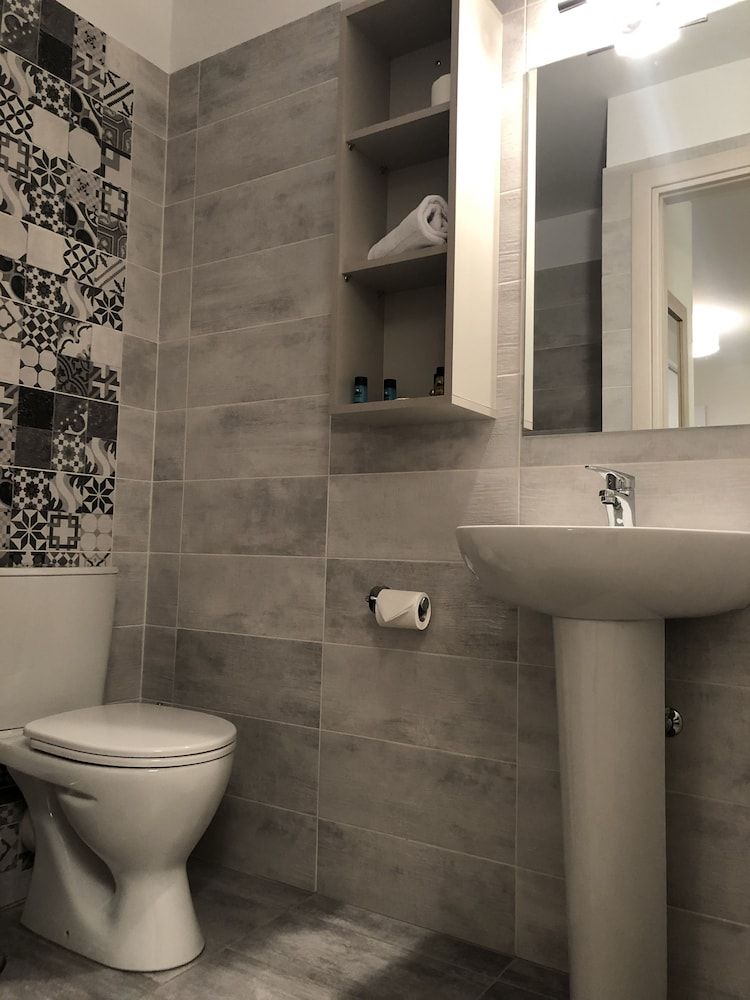 Tins Hotel City Premium Room 5