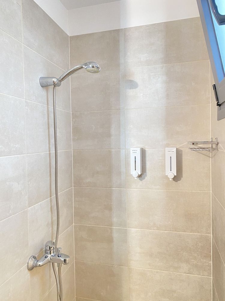 Tins Hotel City Premium Room 7