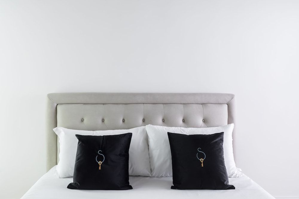 undefined A World Aparts - 104 Frattina 3