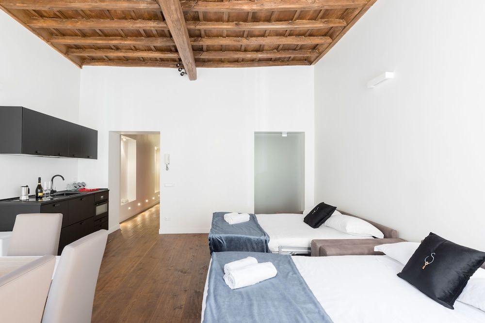 undefined A World Aparts - 104 Frattina