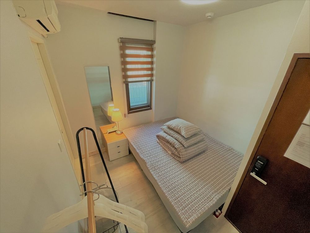 Stitches House - Hostel Deluxe Double Room, Non Smoking, Private Bathroom 3