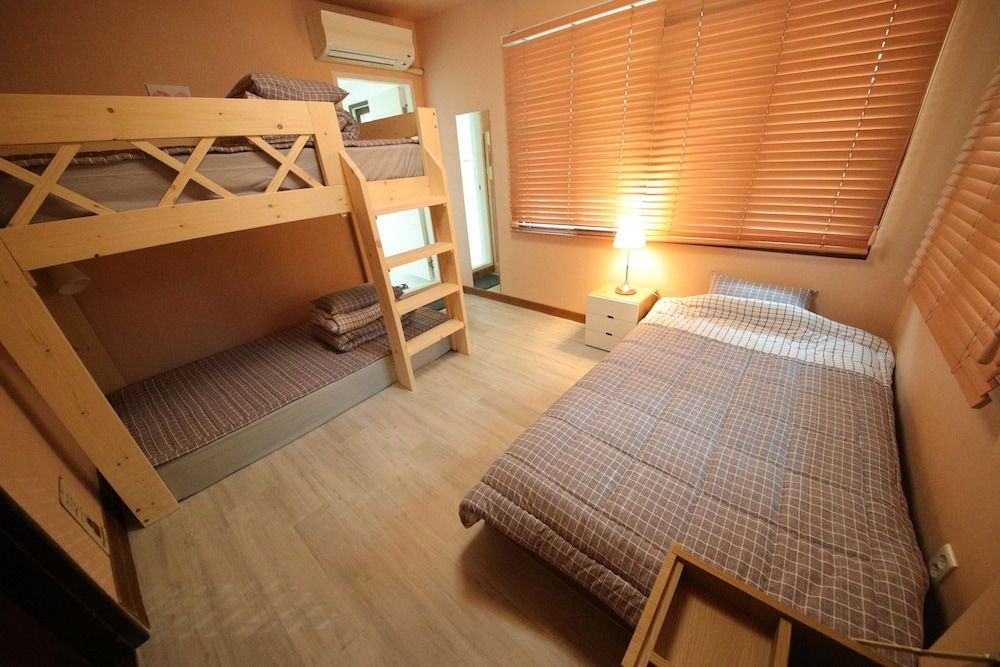 undefined Stitches House - Hostel