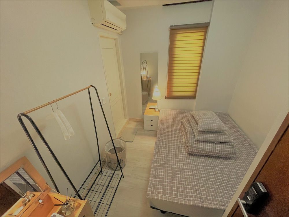 Stitches House - Hostel Deluxe Double Room, Non Smoking, Private Bathroom 6