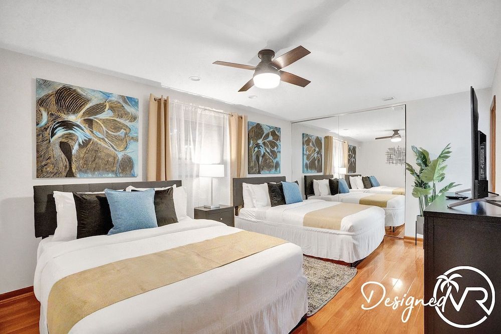 Stunning Waterfront 3BR with Heated POOL House 3