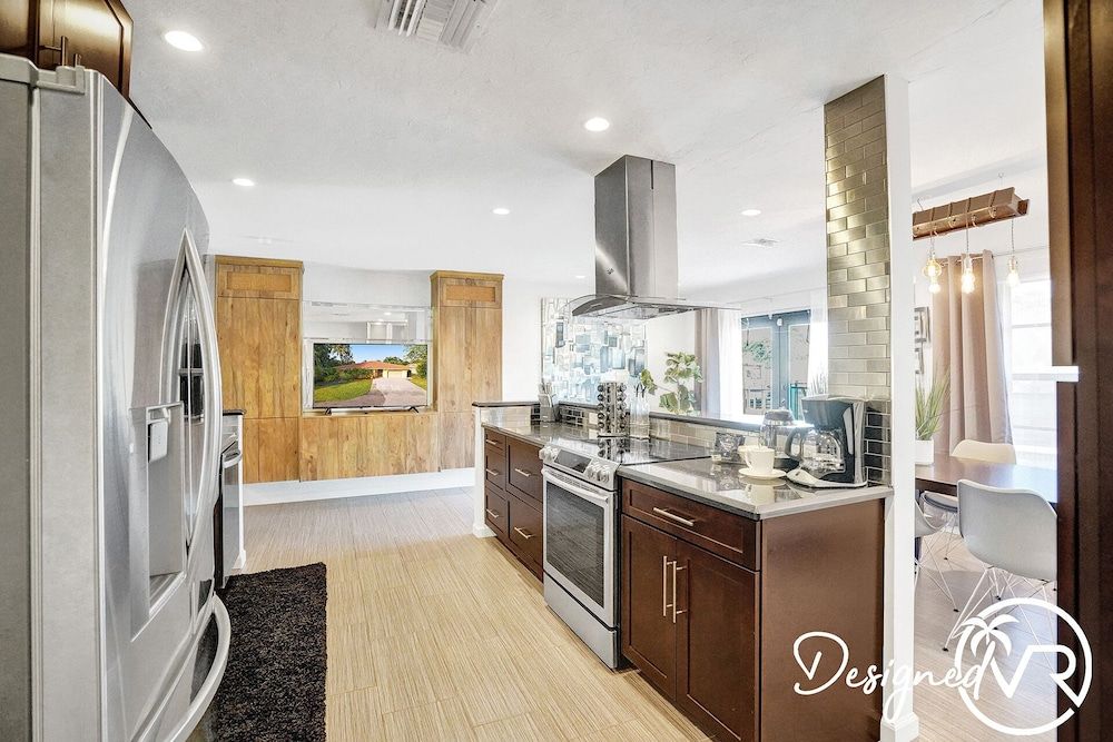 Stunning Waterfront 3BR with Heated POOL House 12