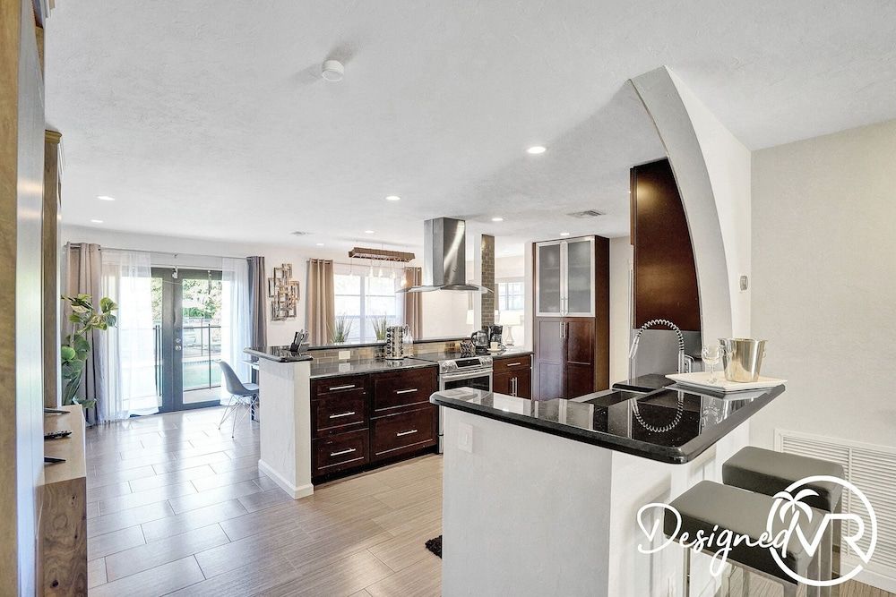 Stunning Waterfront 3BR with Heated POOL House 11