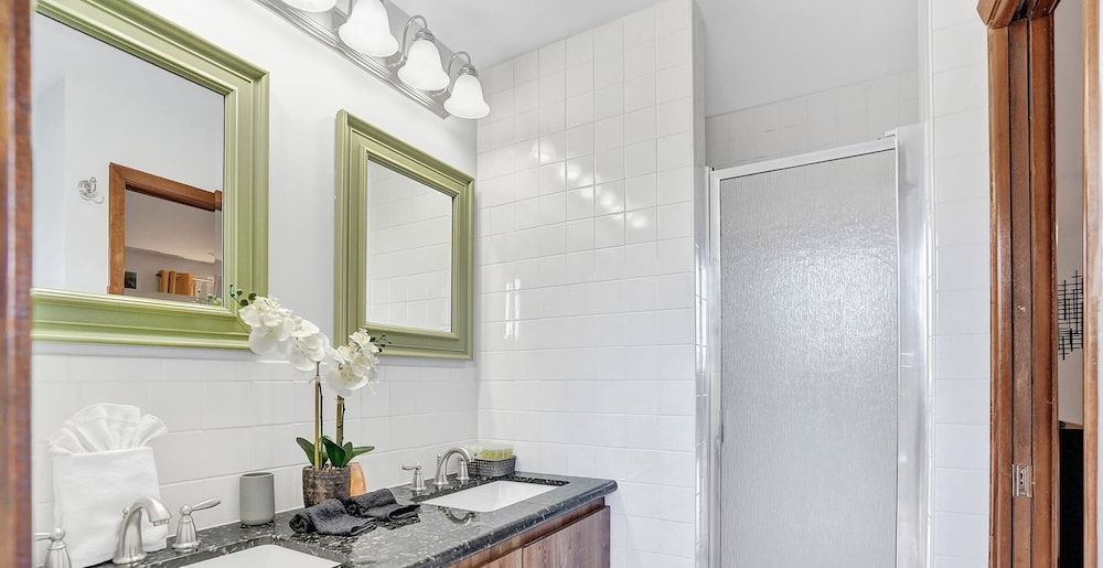 Stunning Waterfront 3BR with Heated POOL House 16