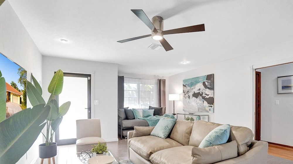 Stunning Waterfront 3BR with Heated POOL House 15