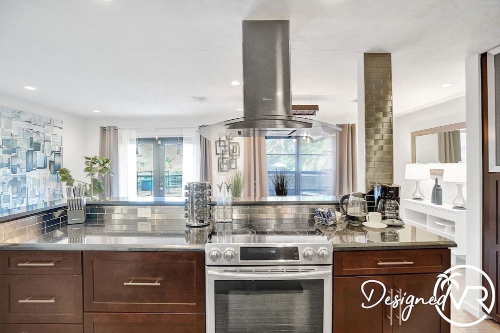 Stunning Waterfront 3BR with Heated POOL House 9