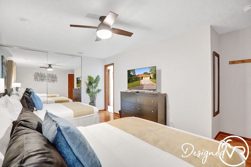 Stunning Waterfront 3BR with Heated POOL House 6