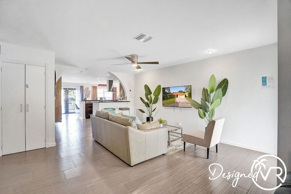 Stunning Waterfront 3BR with Heated POOL House 14