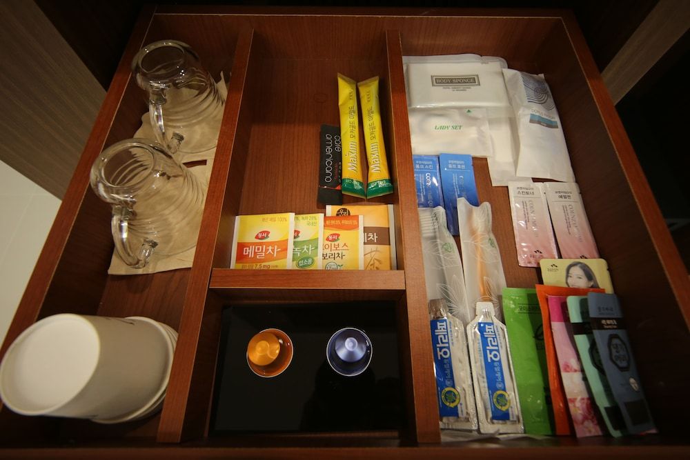 Hotel J's Premier Room - Breakfast for 1(except Sunday & PH), More than 2 nights stay, Free Laundry(Limited) 9