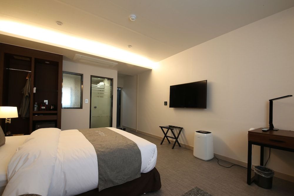 Hotel J's Superior Room - Breakfast for 1(except Sunday & PH), More than 2 nights stay, Free Laundry(Limited) 7