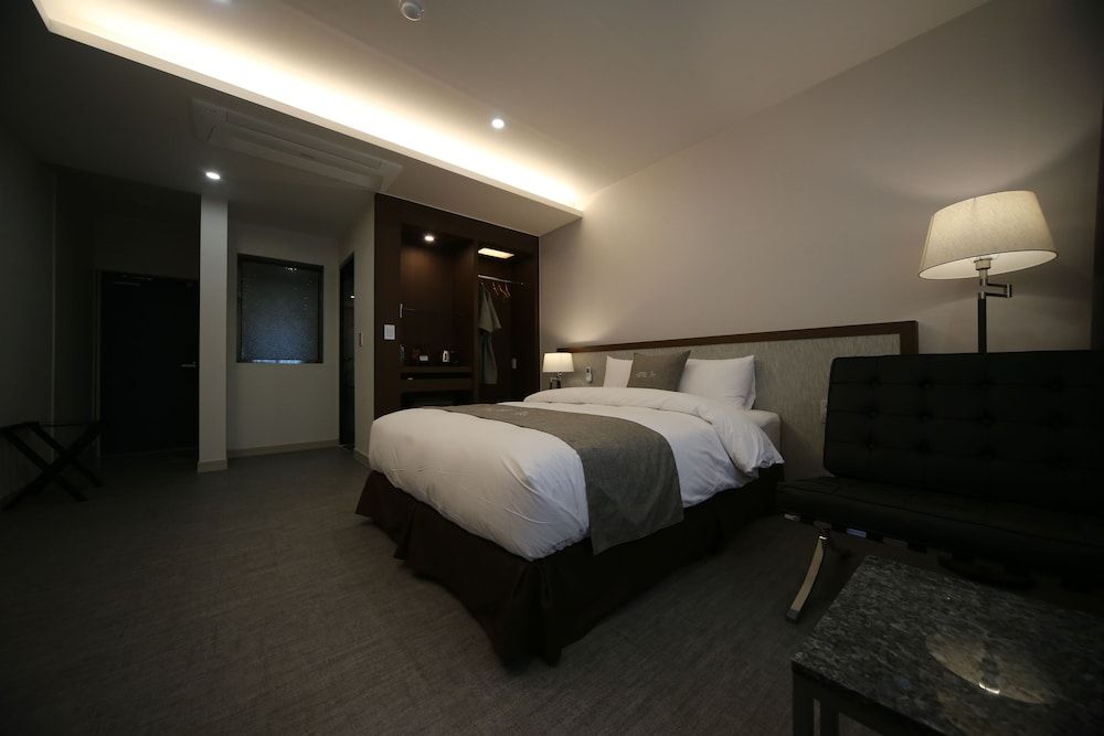 Hotel J's Deluxe Room - Breakfast for 1(except Sunday & Public Holiday), More than 2 nights stay, Free Laundry 3