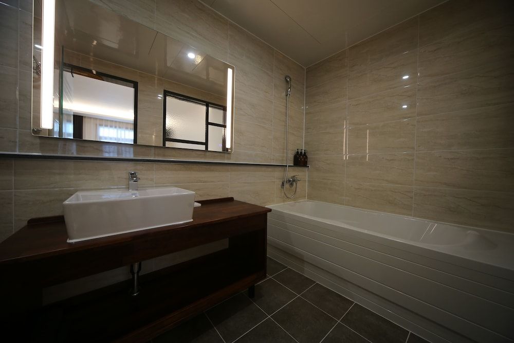 Hotel J's Premier Room - Breakfast for 1(except Sunday & PH), More than 2 nights stay, Free Laundry(Limited) 6