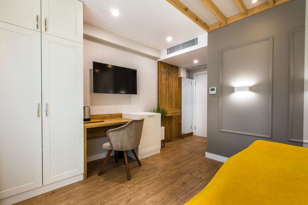 HillHouse Plovdiv Deluxe Double Room with Balcony 12