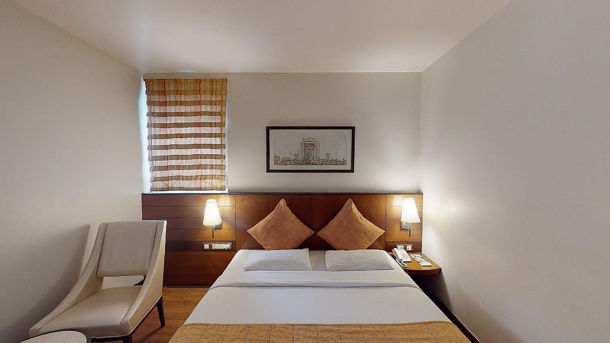 La Sara Grand Deluxe Room 2