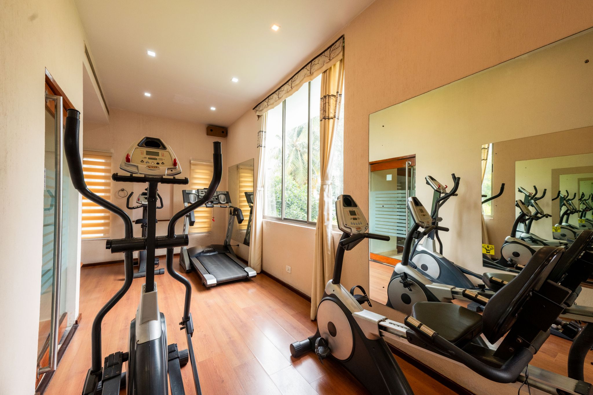 undefined La Sara Grand 4