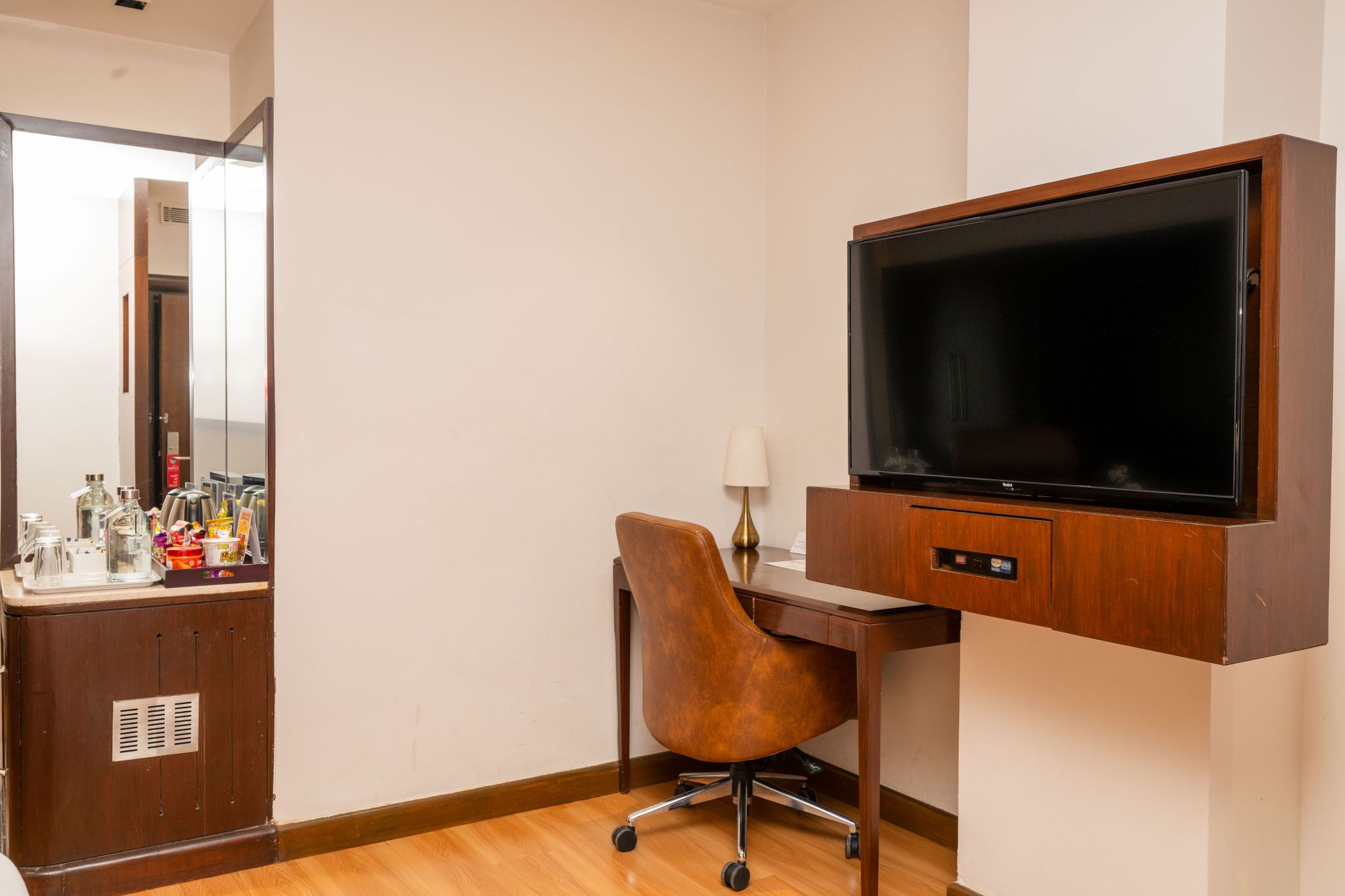 La Sara Grand Deluxe Room 12