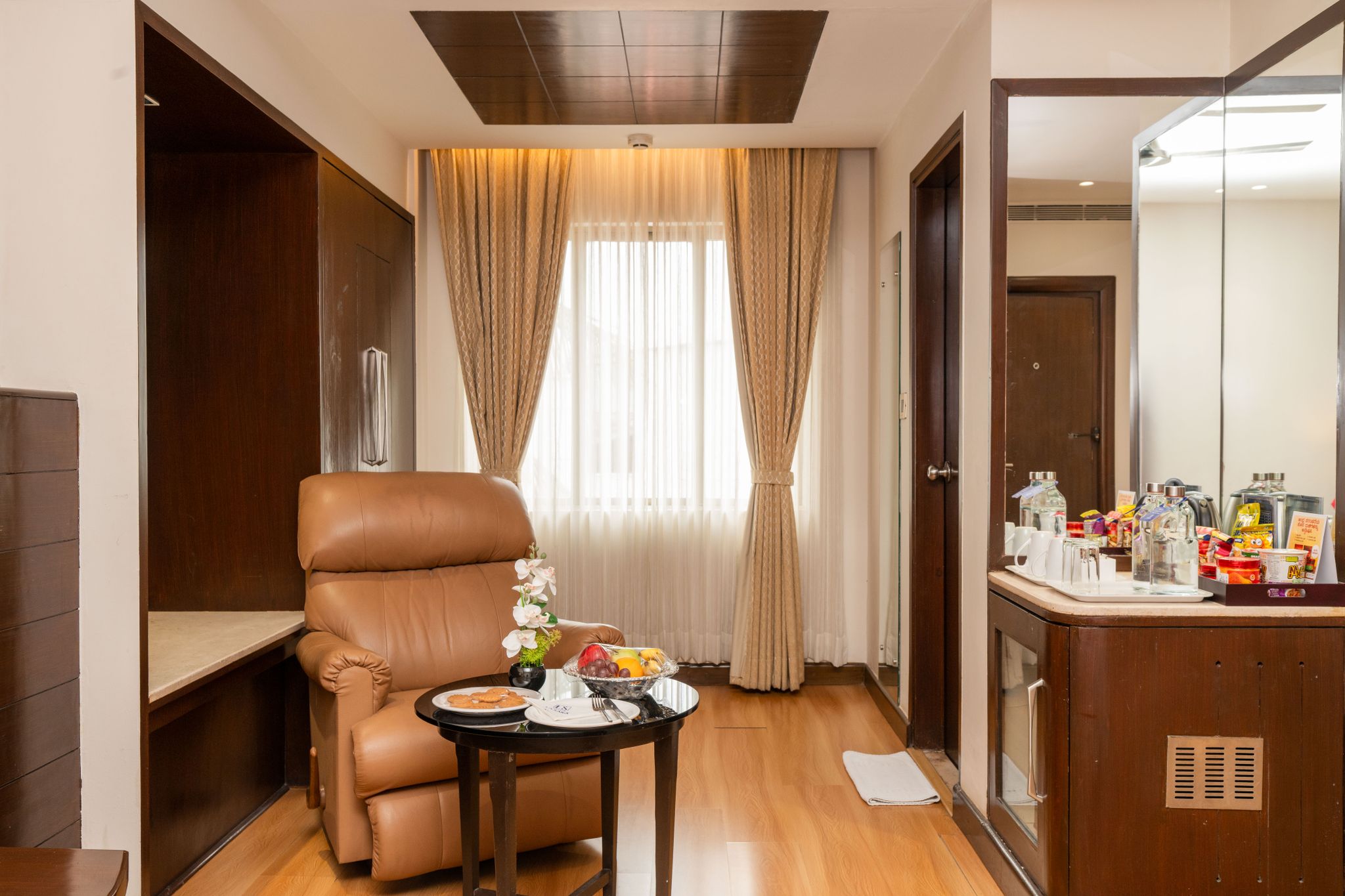 La Sara Grand Deluxe Room 11