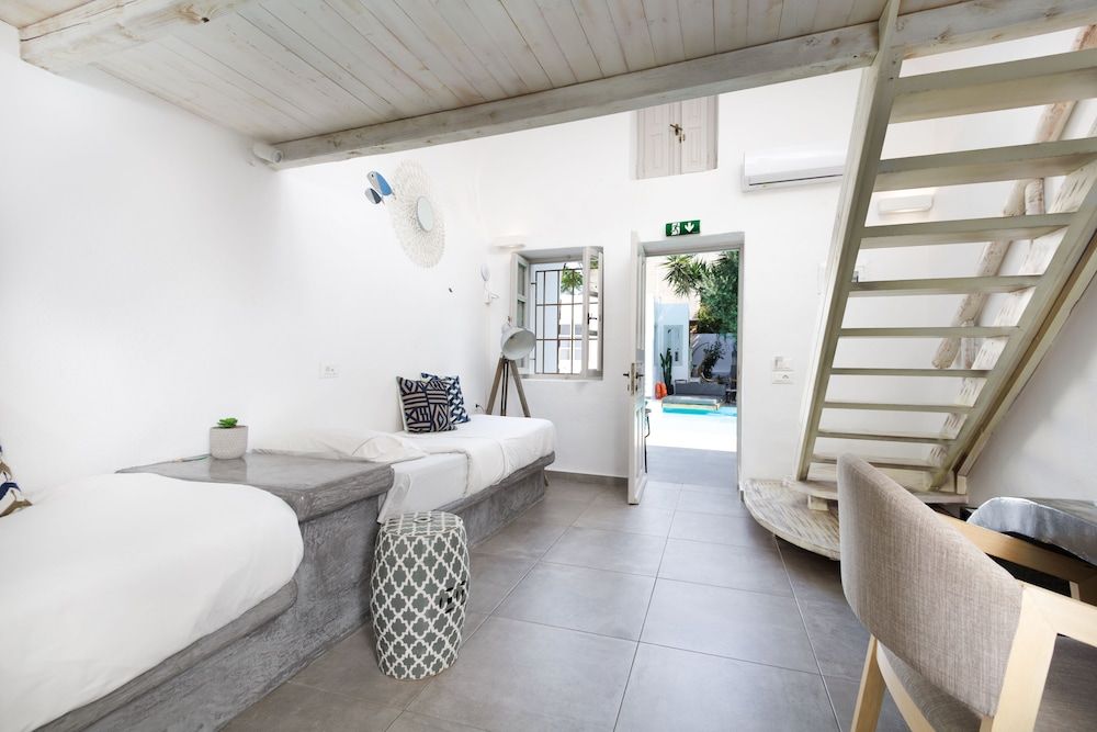 The Museum Project Oia Deluxe Pool Suite 7