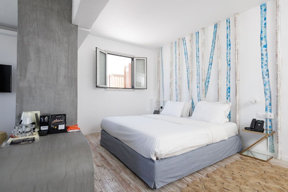Deluxe Seaview Suite