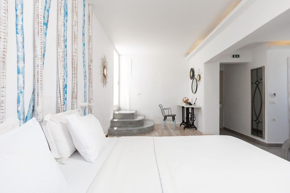 Deluxe Seaview Suite