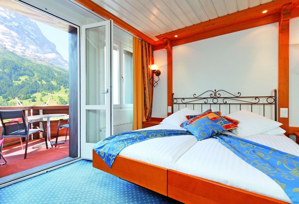 Derby Swiss Quality Hotel Comfort Double Room, Balcony (Plus, with separate sofa area) 7