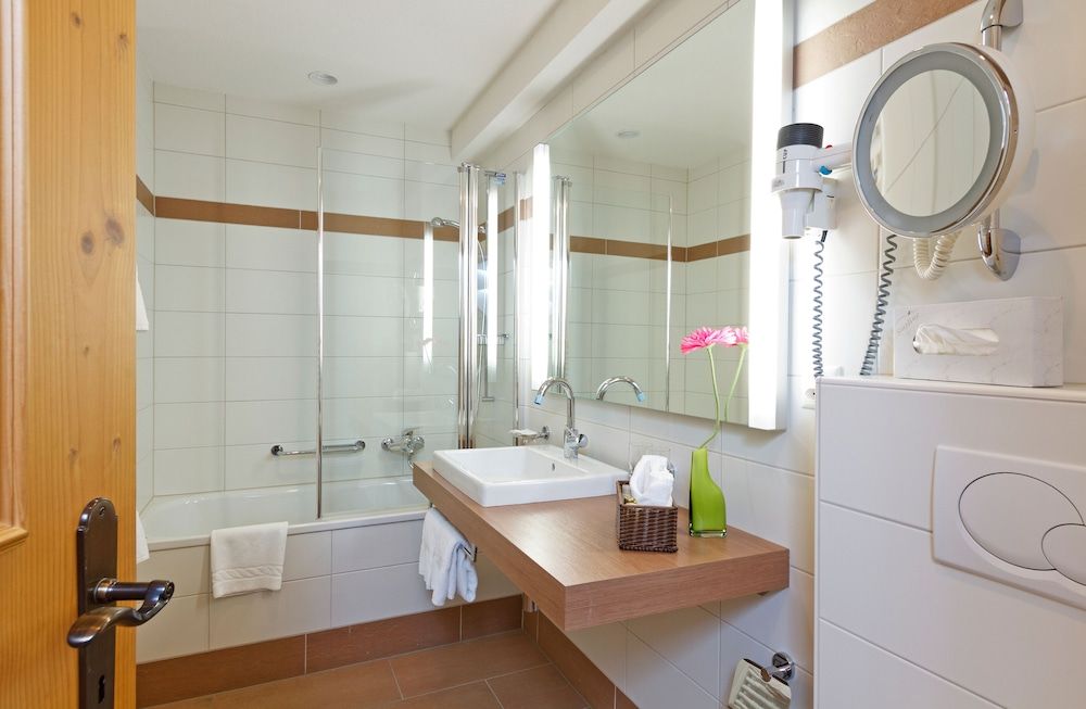 Derby Swiss Quality Hotel Comfort Double Room, Balcony (Plus, with separate sofa area) 8