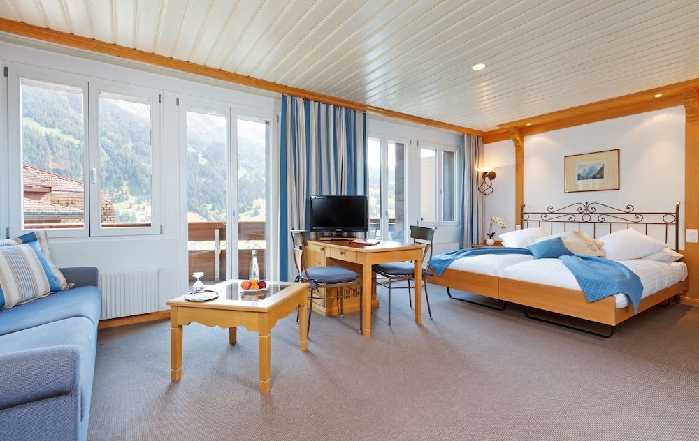 Derby Swiss Quality Hotel Comfort Double Room, Balcony (Plus, with separate sofa area) 2