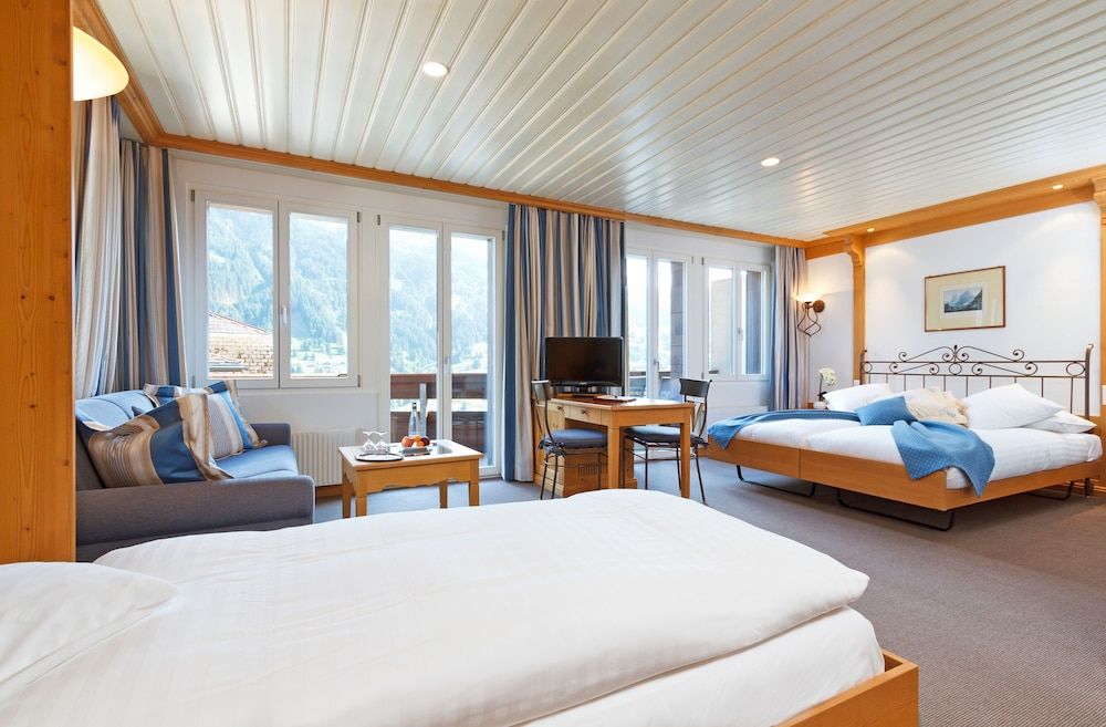 Derby Swiss Quality Hotel Comfort Double Room, Balcony (Plus, with separate sofa area) 3
