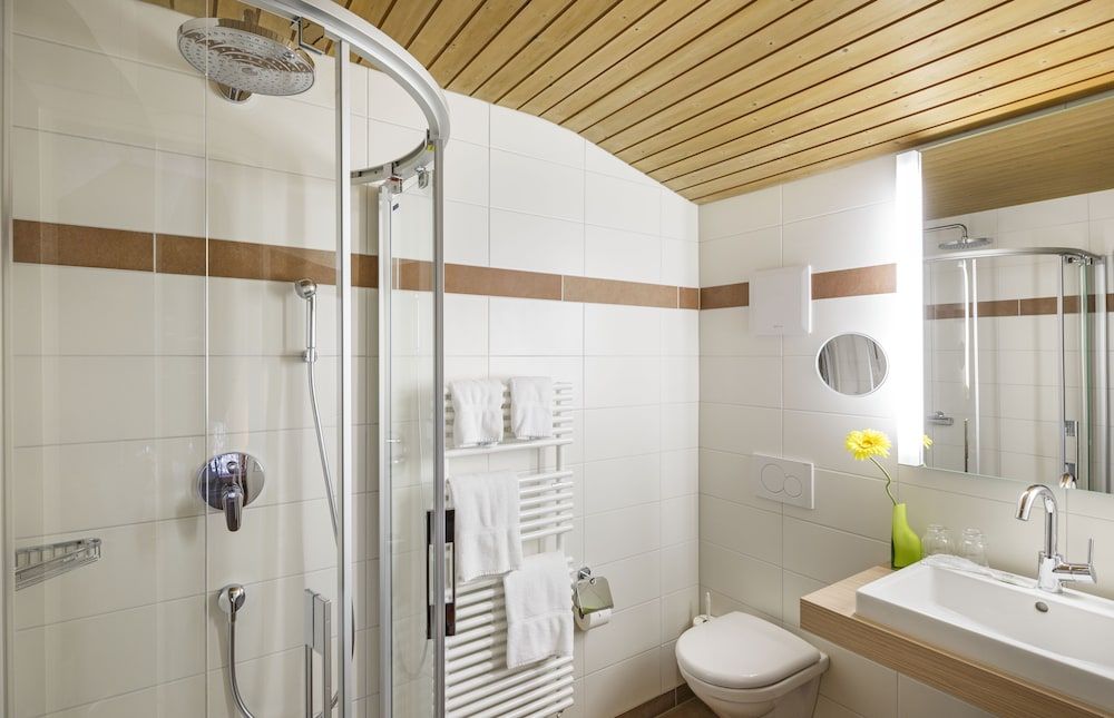 Derby Swiss Quality Hotel Double Room (Cosy, to the north side) 9