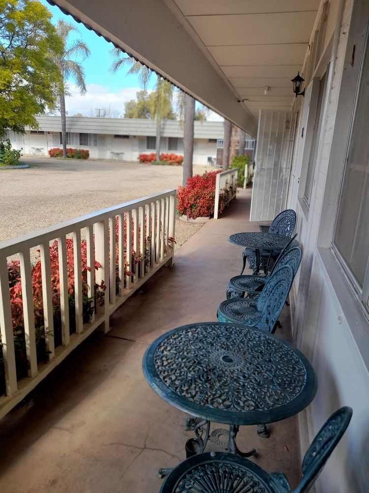 Aromet Motor Inn Triple Room, 3 Twin Beds 3