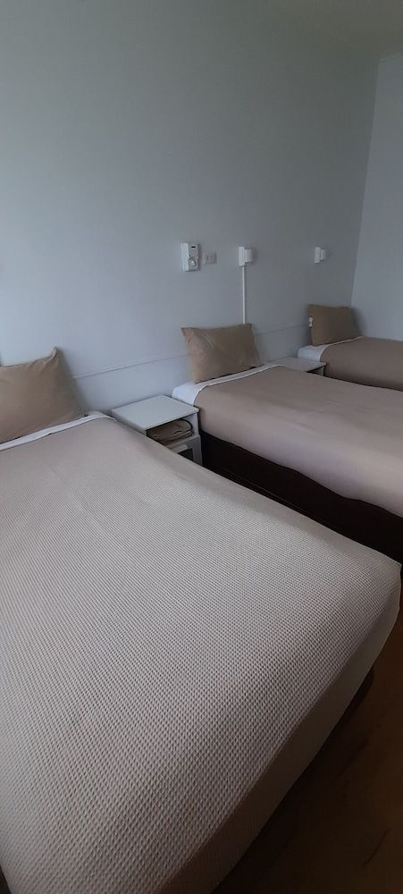 Aromet Motor Inn Triple Room, 3 Twin Beds