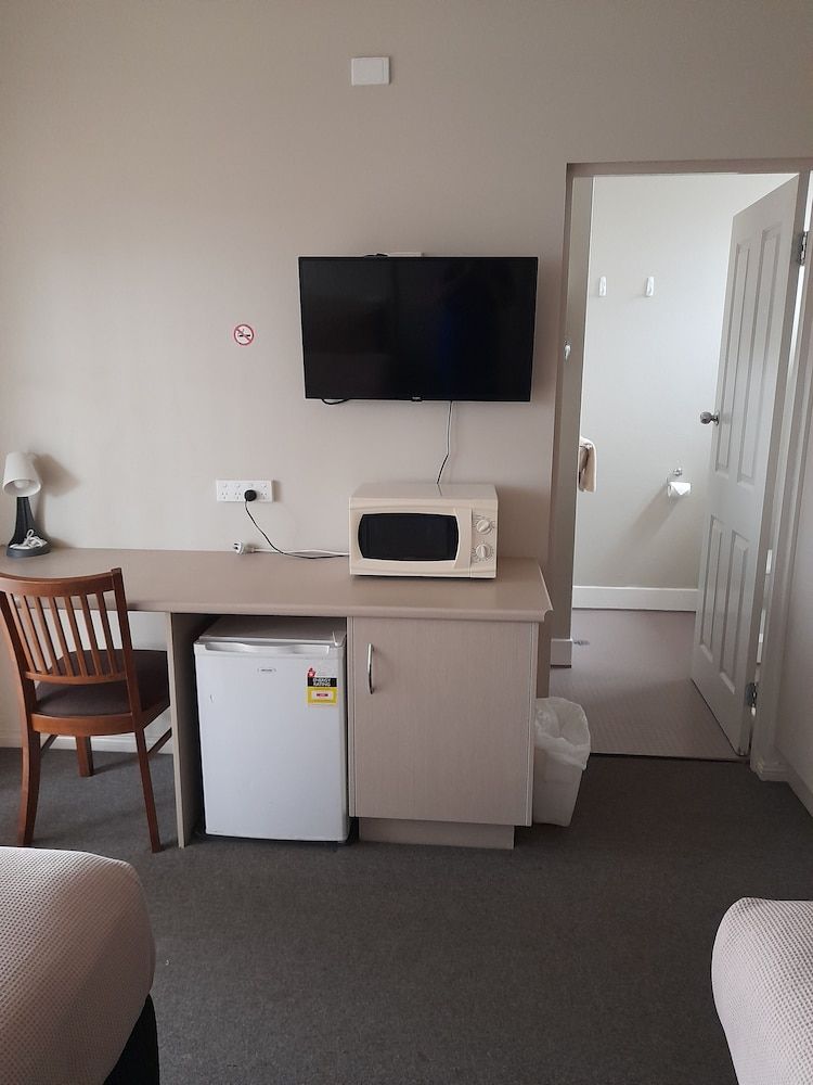 Aromet Motor Inn Economy Room, Multiple Beds 20