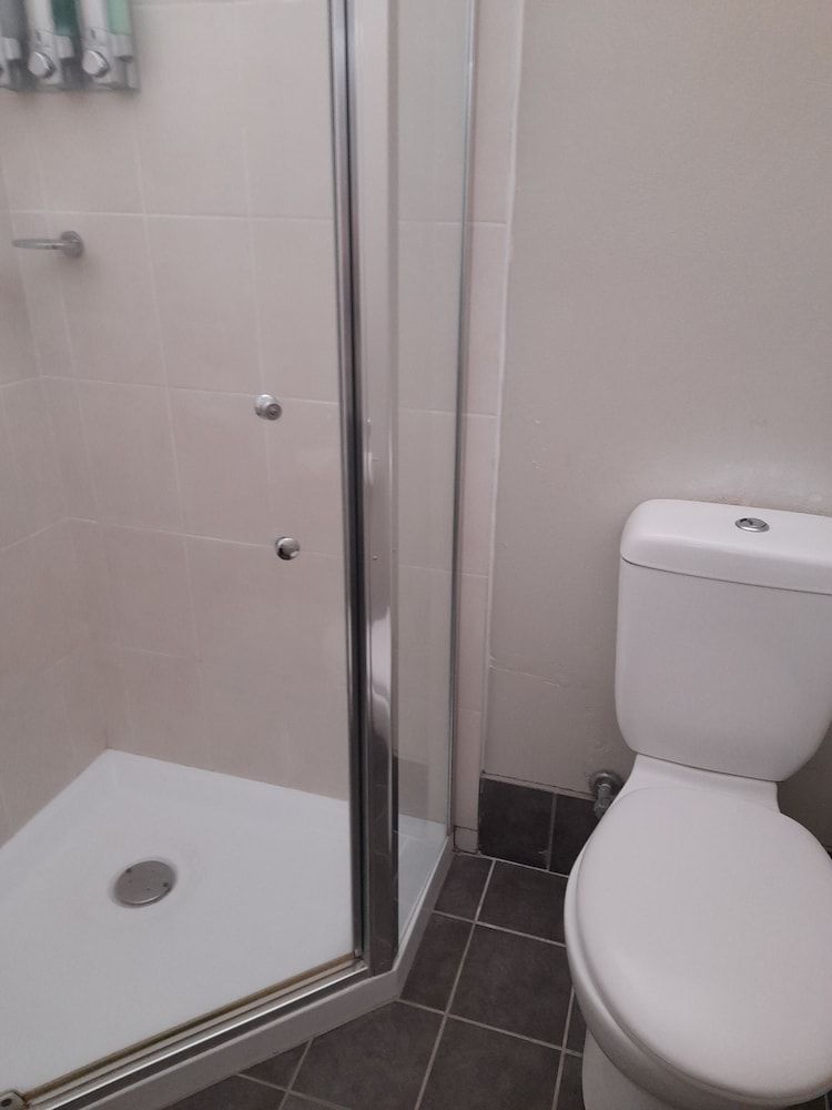 Aromet Motor Inn Deluxe Queen Room 15