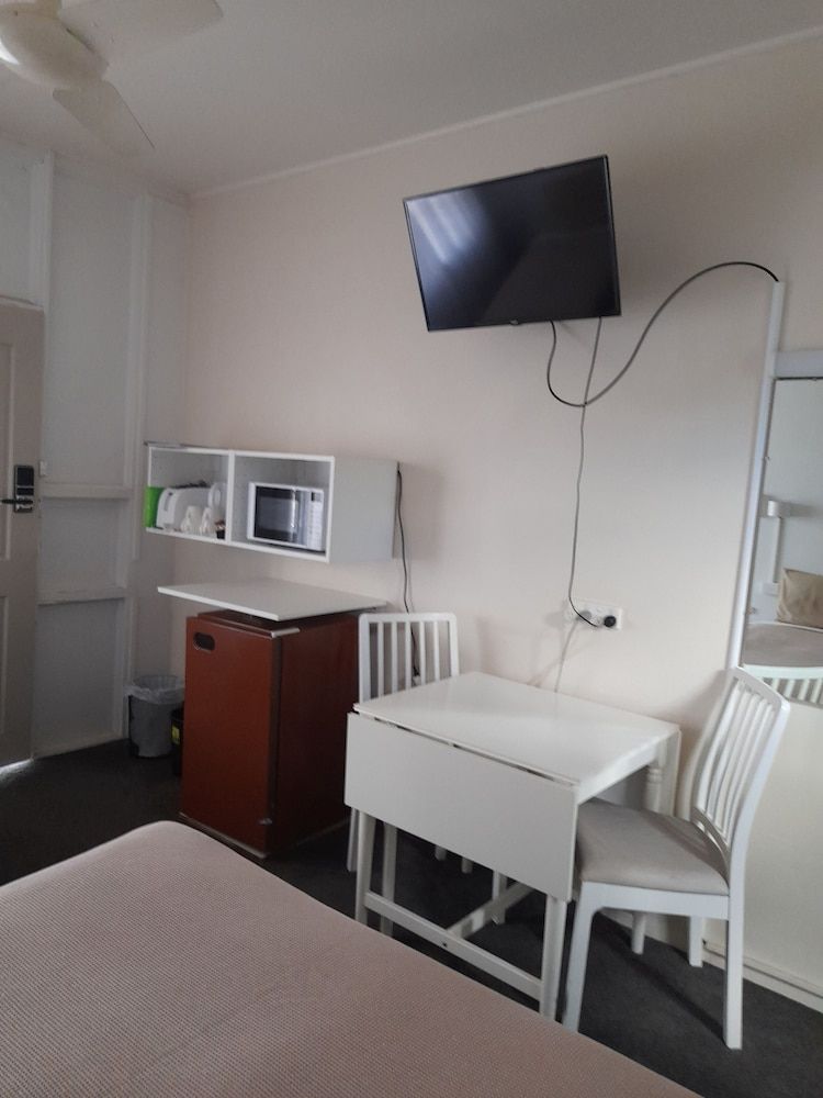 Aromet Motor Inn Economy Room, Multiple Beds 21