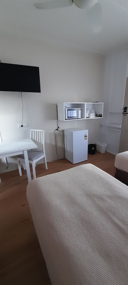 Aromet Motor Inn Triple Room, 3 Twin Beds 5