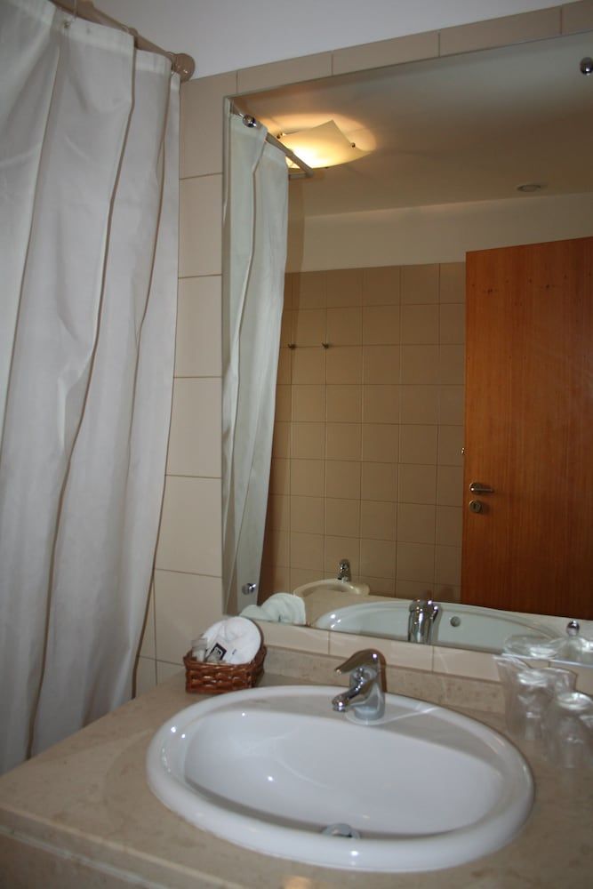 Flag Hotel Barcelos Twin Room 4