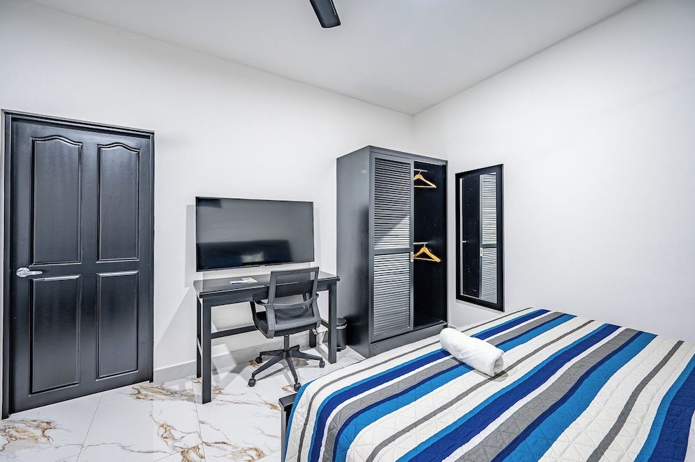 Oz Hotel & Sports Bar Standard Room, Multiple Beds 4