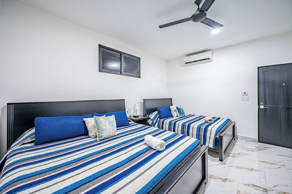 Oz Hotel & Sports Bar Standard Room, Multiple Beds 2