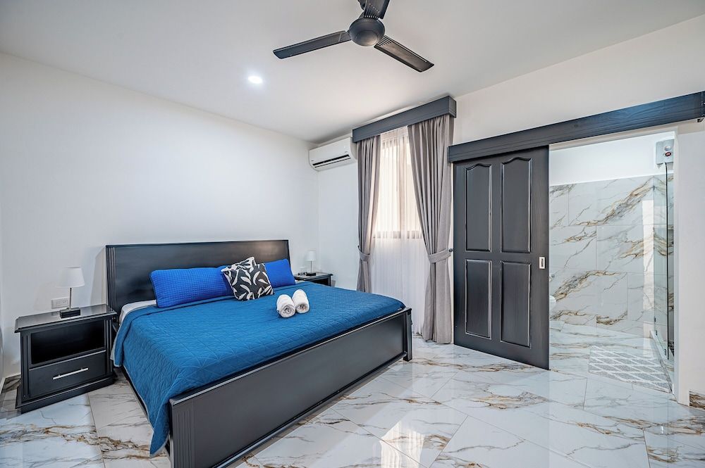 Oz Hotel & Sports Bar Standard Room, 1 King Bed