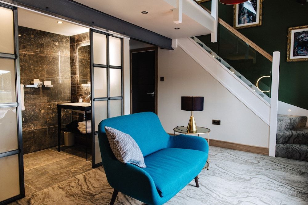 Quite Simply French Luxury Suite 3