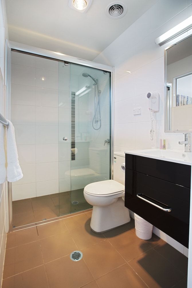 Charlestown Executive Apartments Standard Studio, 1 King Bed, Kitchenette, Ground Floor 6