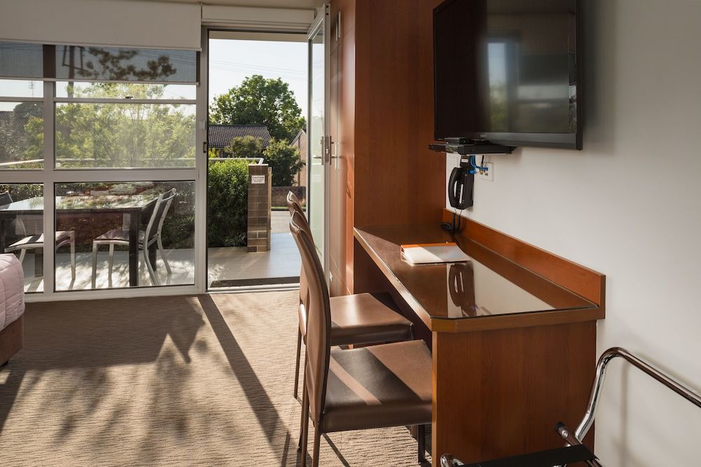 Charlestown Executive Apartments Standard Studio, 1 King Bed, Kitchenette, Ground Floor 7