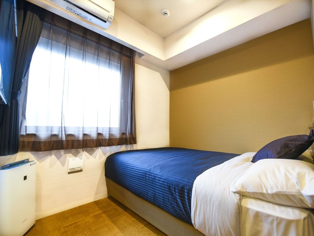 Single Room, Smoking